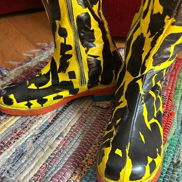 Vibrant Yellow and Black Women's Heeled Boots 10 - Picture 16 of 16